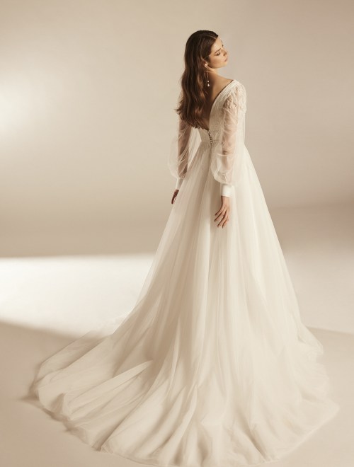 https://elisebride.ro/images/stories/virtuemart/product/ISADORA 4.jpg